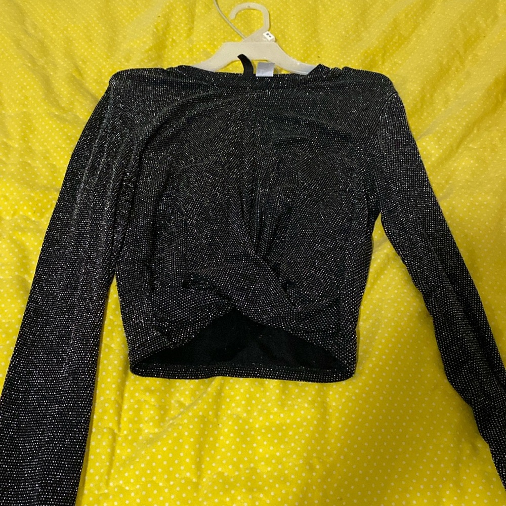 Long sleeve crop tops Size Small color Black and Silver